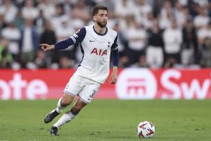 记者：热刺中场本坦库尔腿筋受伤，预计缺席三个月